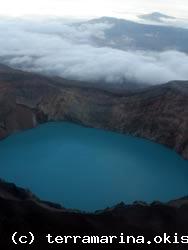 Камчатка, вулкан Малый Семячик, кислотное озеро
